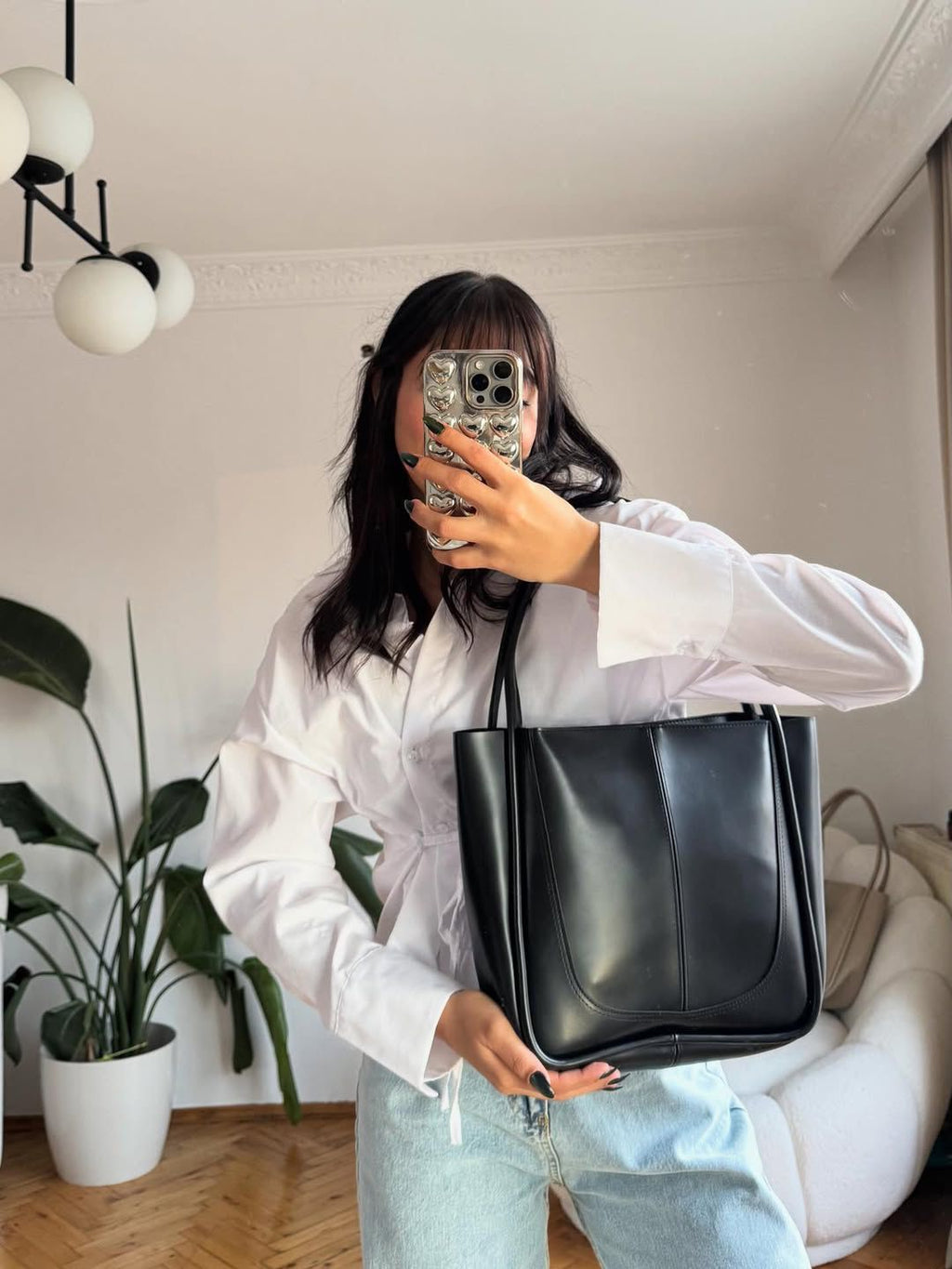 شنتة كتف جلد مع شنتة مكياج صغيرة