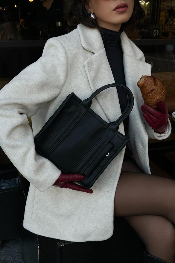 شنتة جلد مع سحاب امامي