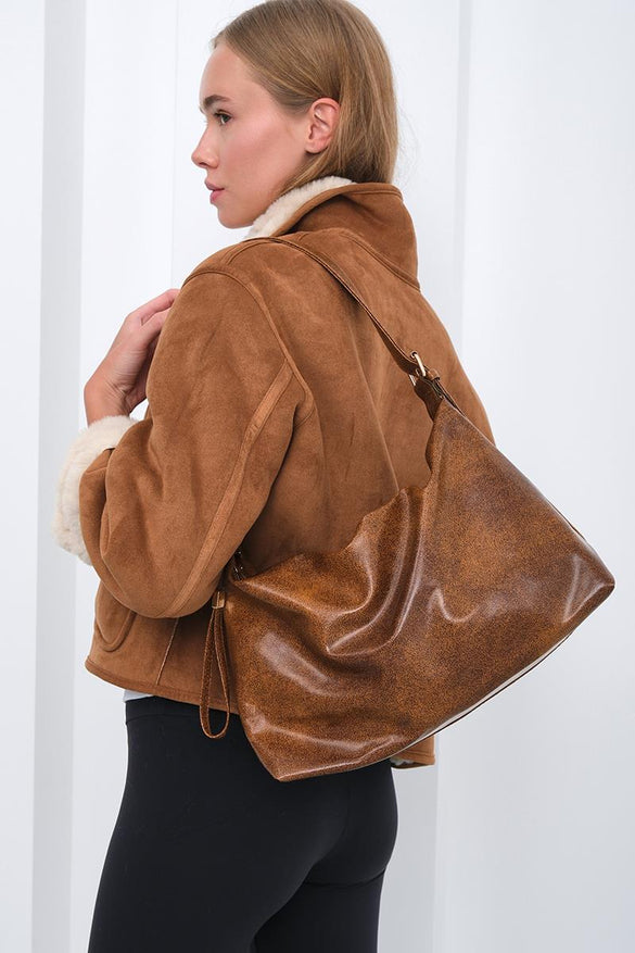 شنتة كتف جلد كبيرة