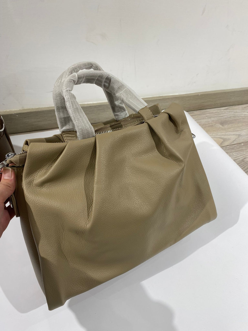 شنتة جلد رسمية