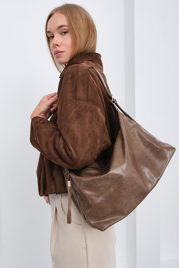 شنتة كتف جلد كبيرة