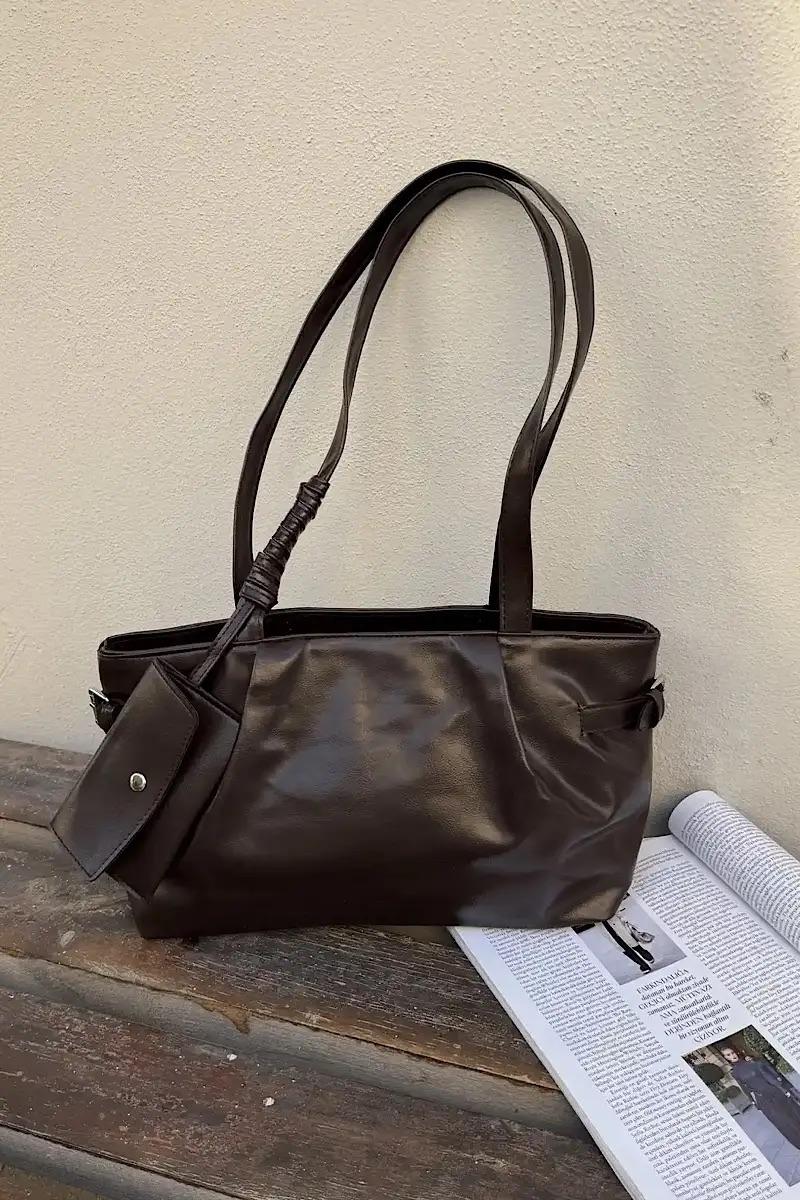 شنتة كتف جلد طري