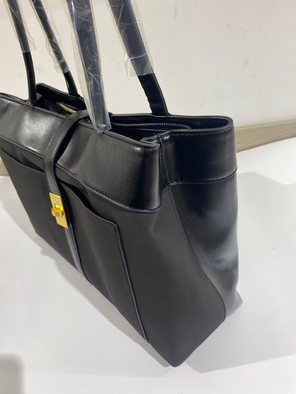 شنتة كتف مقسمة من جوا