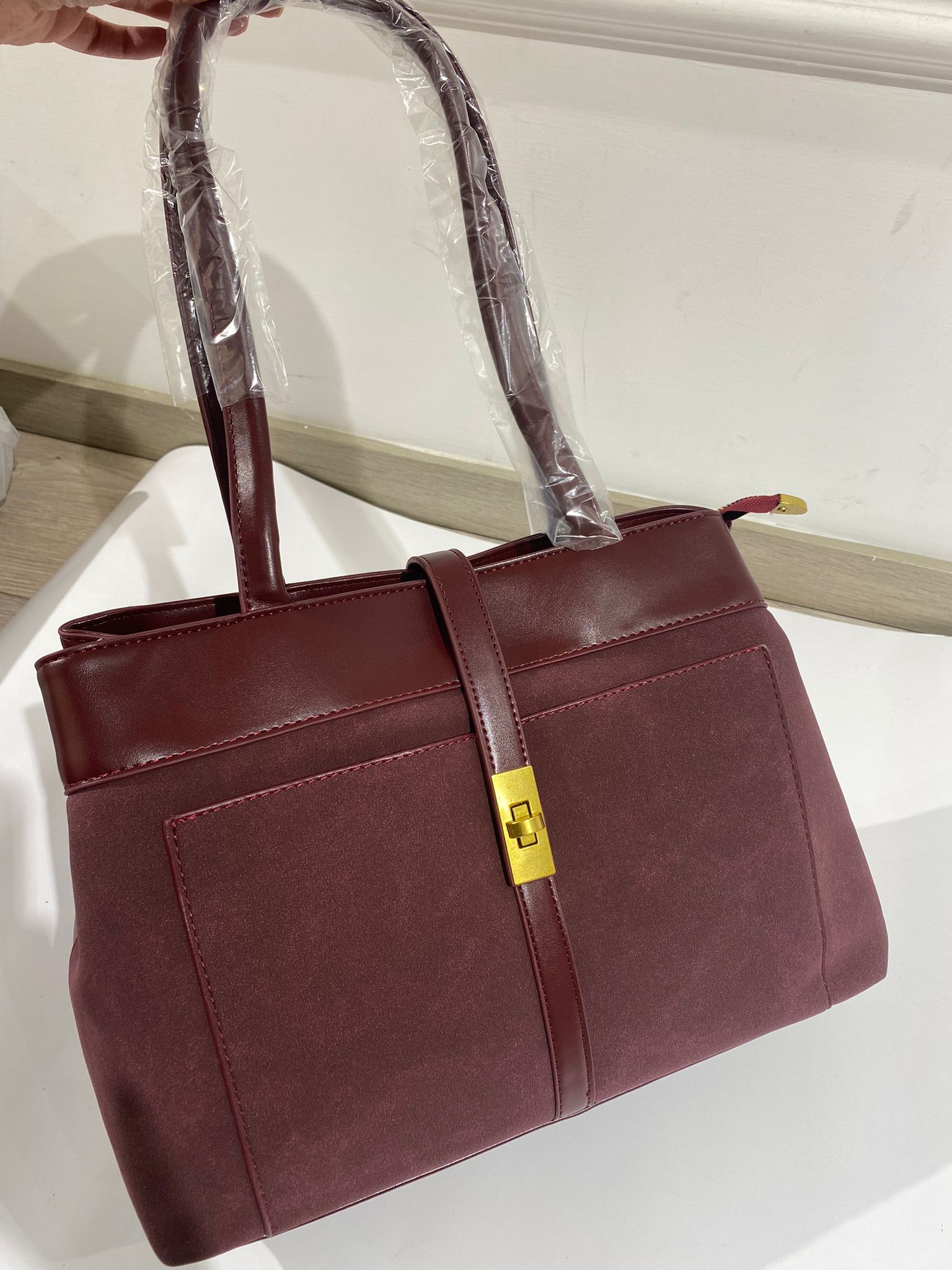 شنتة كتف مقسمة من جوا