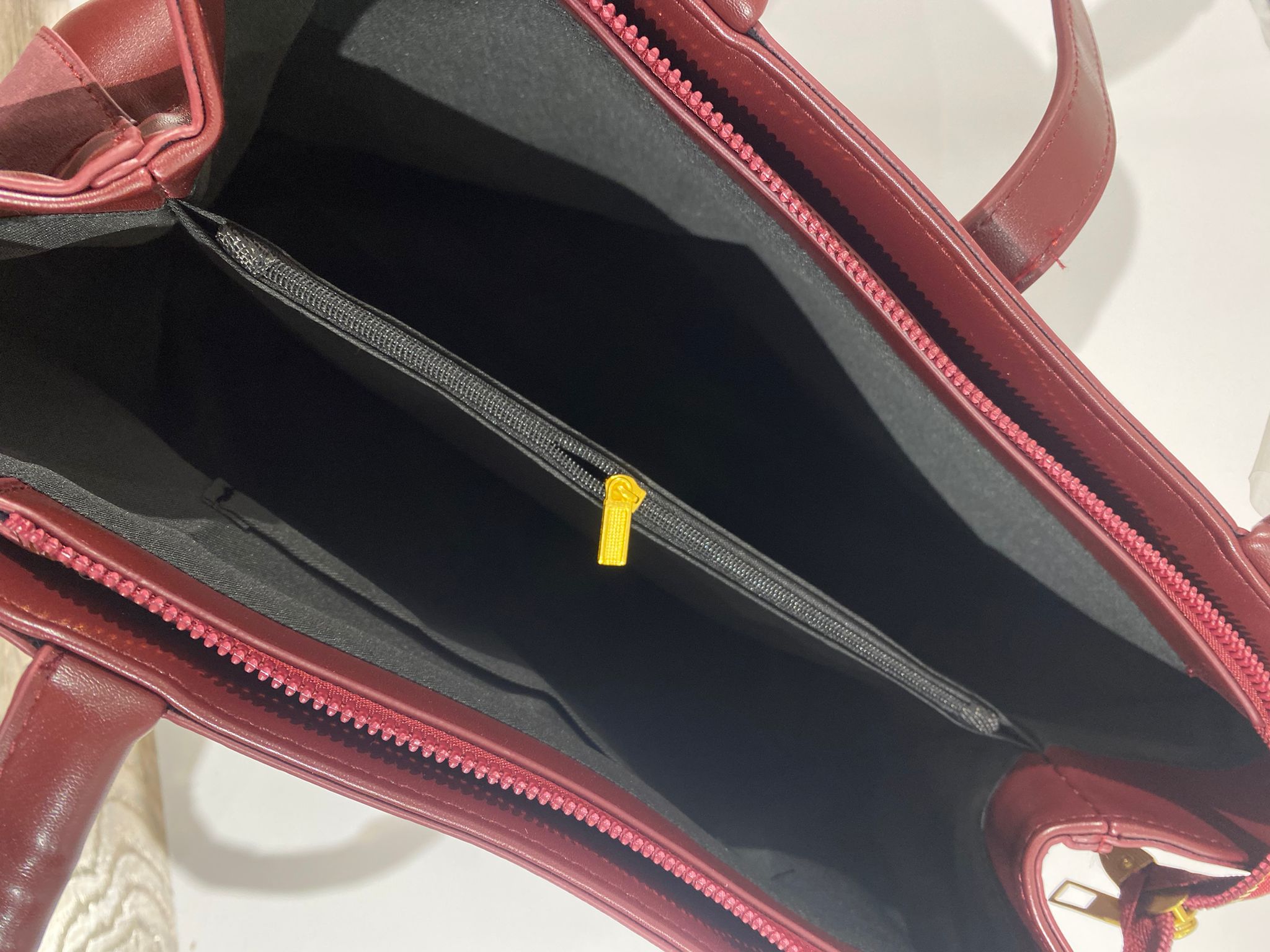 شنتة كتف مقسمة من جوا