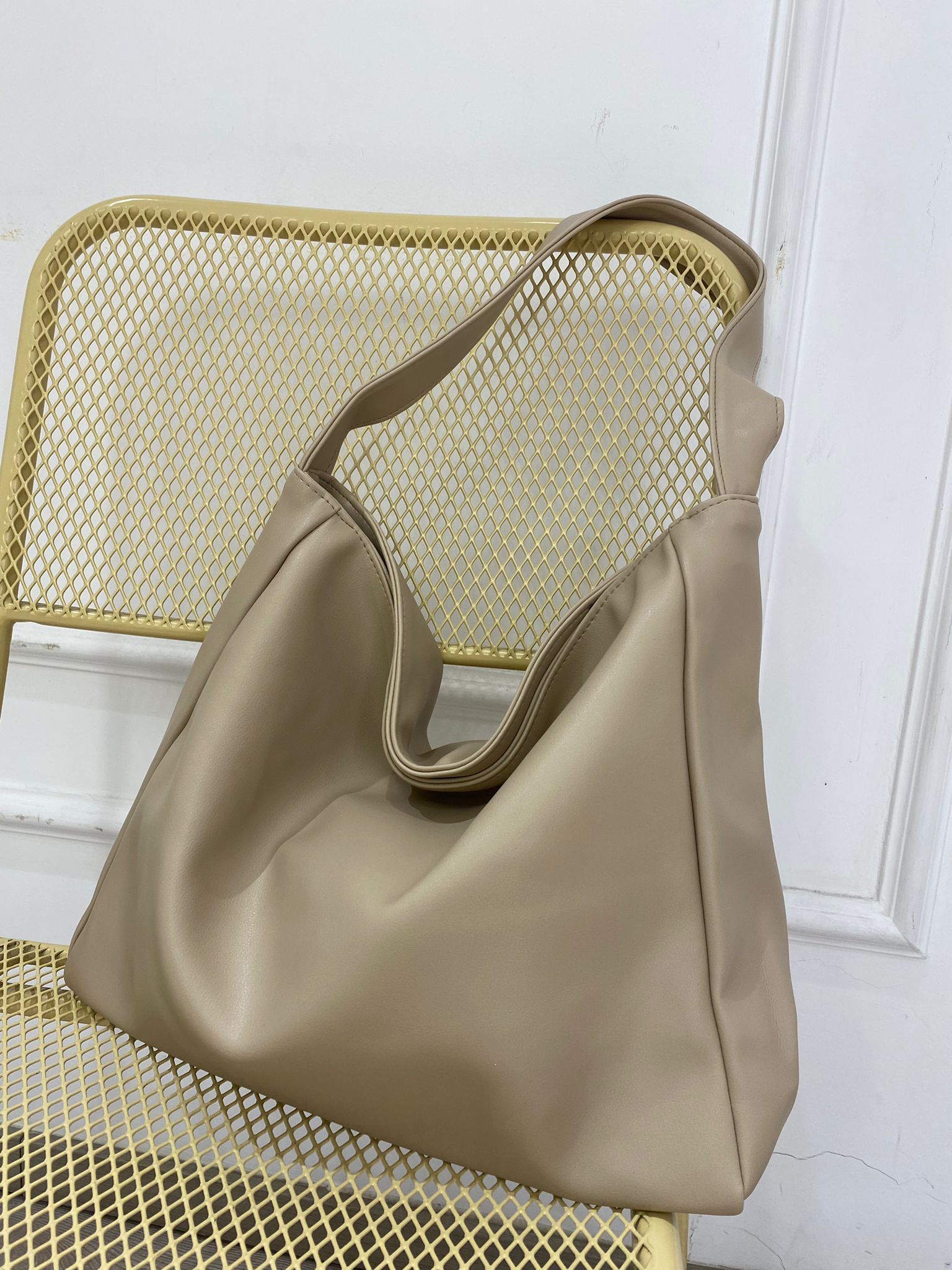 شنتة كتف جلد حجم كبير