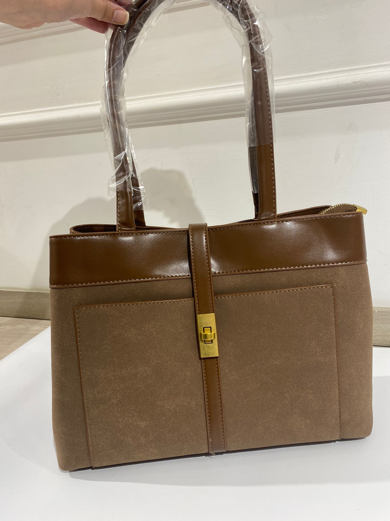 شنتة كتف مقسمة من جوا