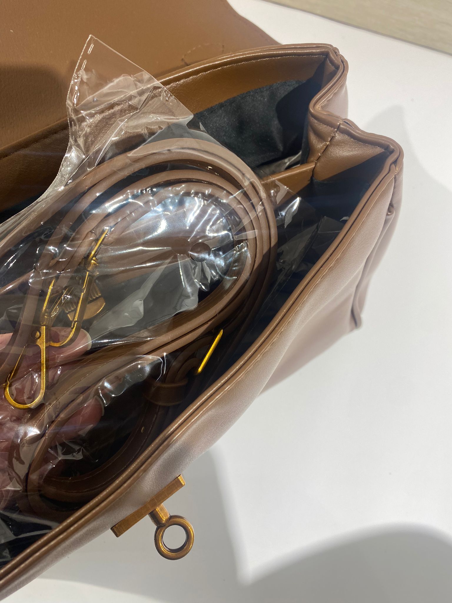 شنتة جلد رسمية الها دفتين