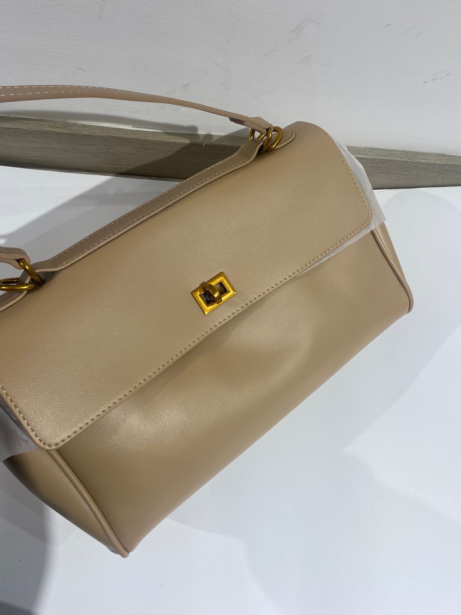 شنتة جلد رسمية الها دفتين