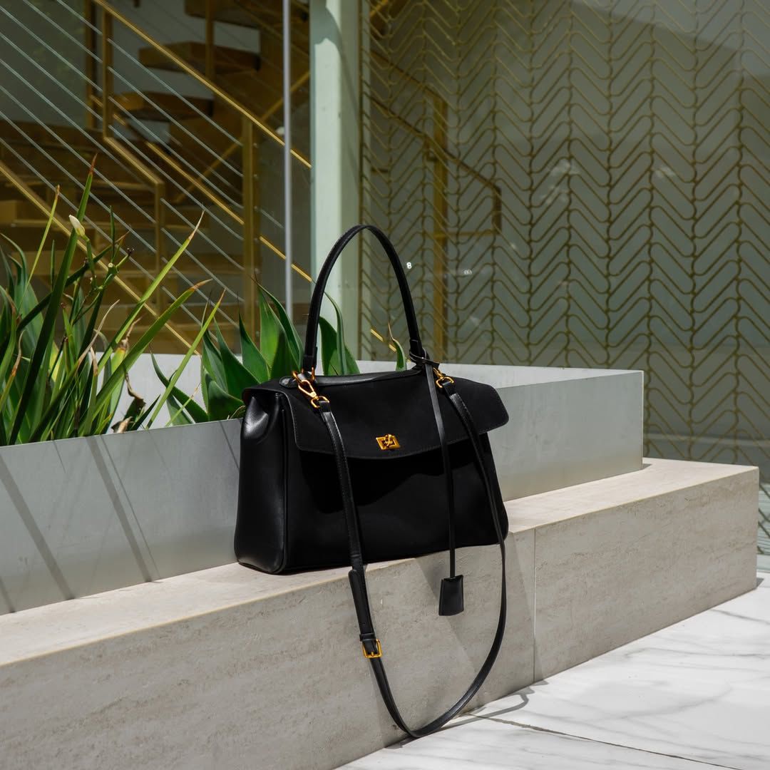 شنتة جلد رسمية الها دفتين