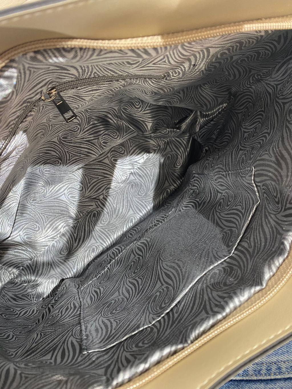 شنتة كتف جلد بجيبة امامية