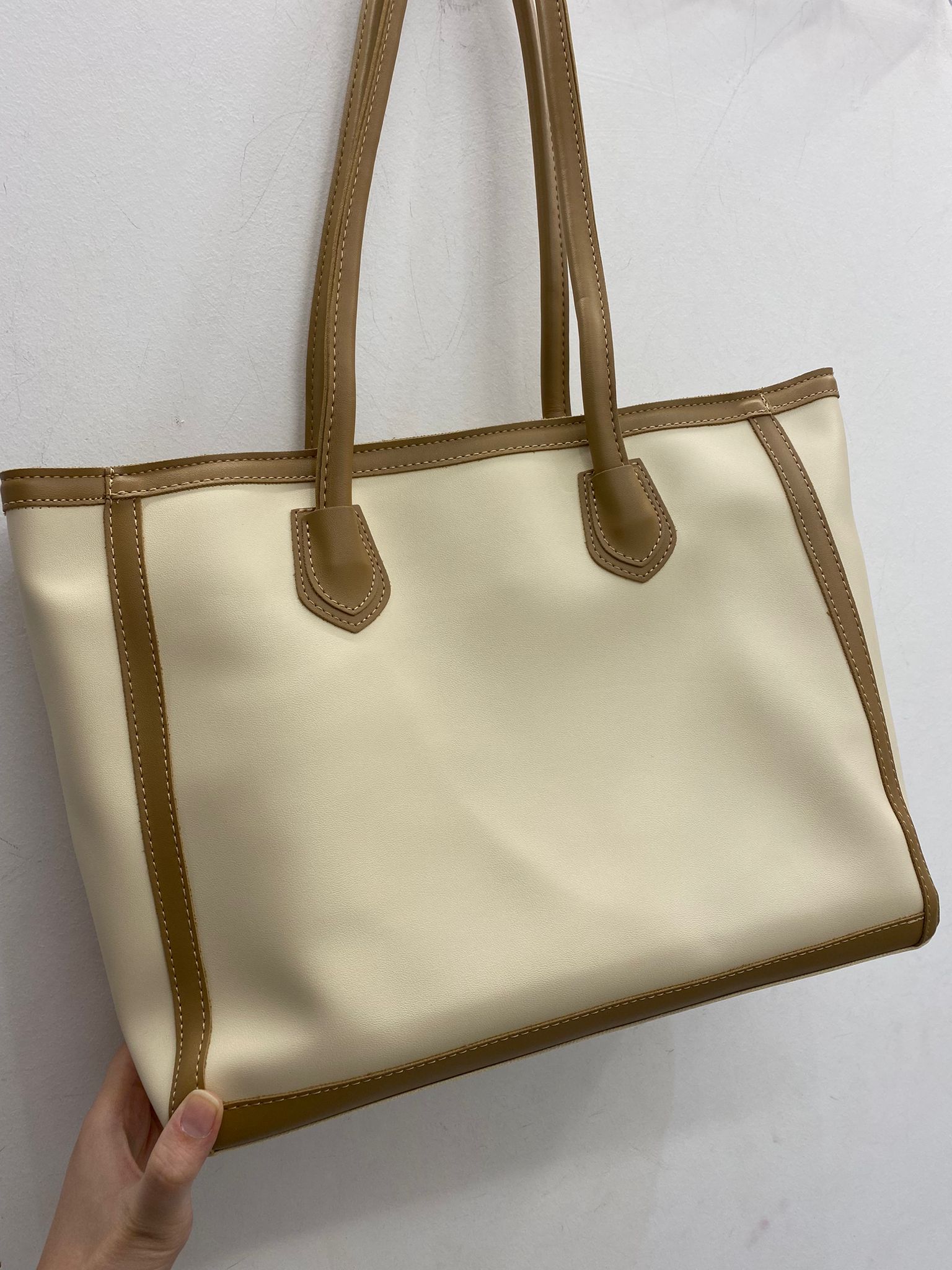 شنتة كتف جلد حجم كبير