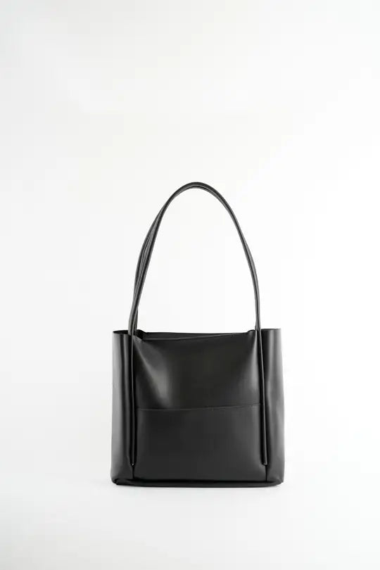 شنتة كتف جلد مع جيبة امامية وشنتة مكياج صغيرة