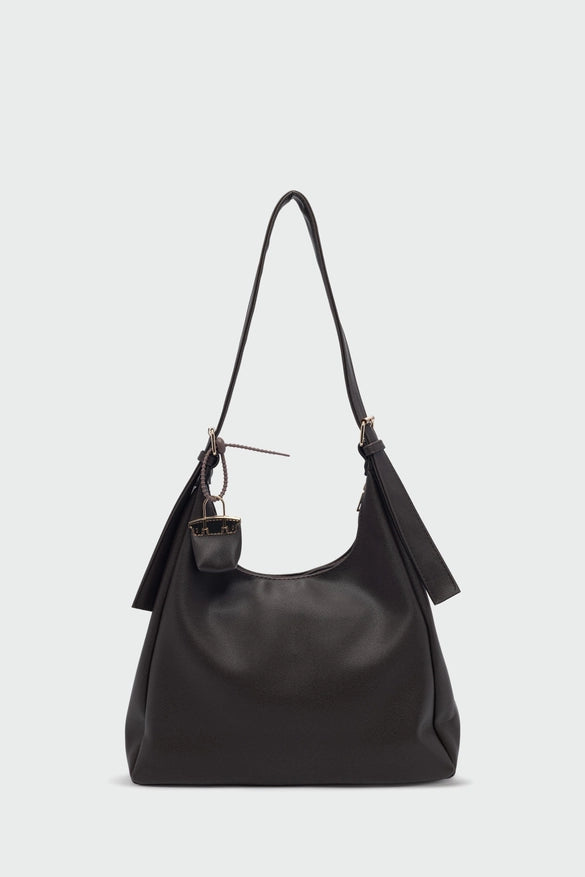 شنتة كتف جلد مع تشارم صغيرة