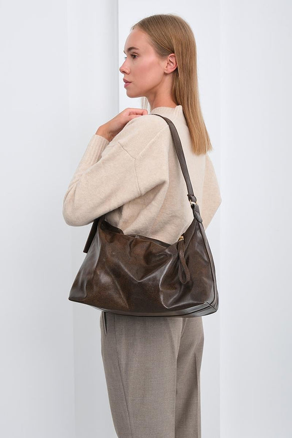 شنتة كتف جلد كبيرة