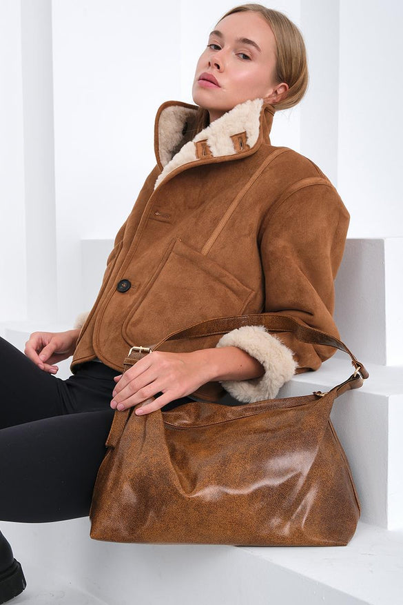 شنتة كتف جلد كبيرة