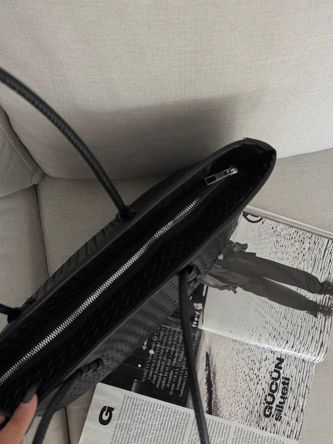 شنتة كتف جلد مبزر