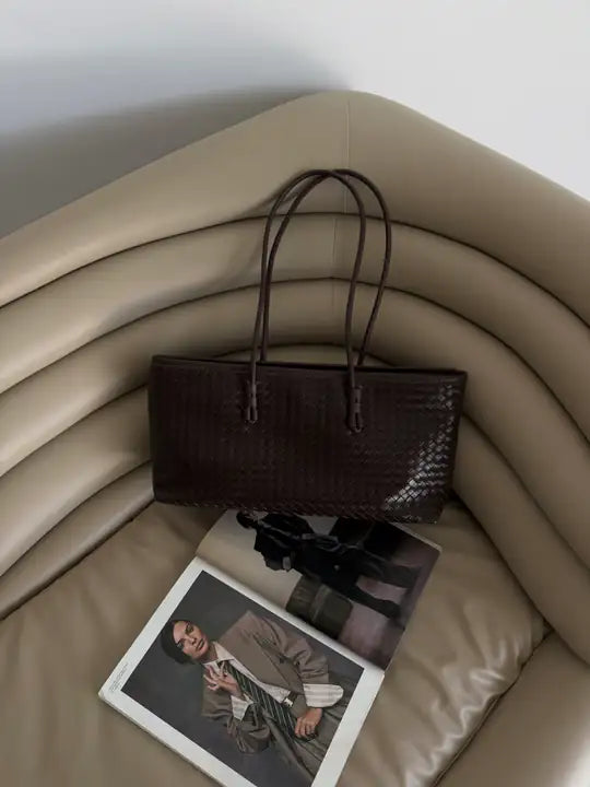 شنتة كتف جلد مبزر