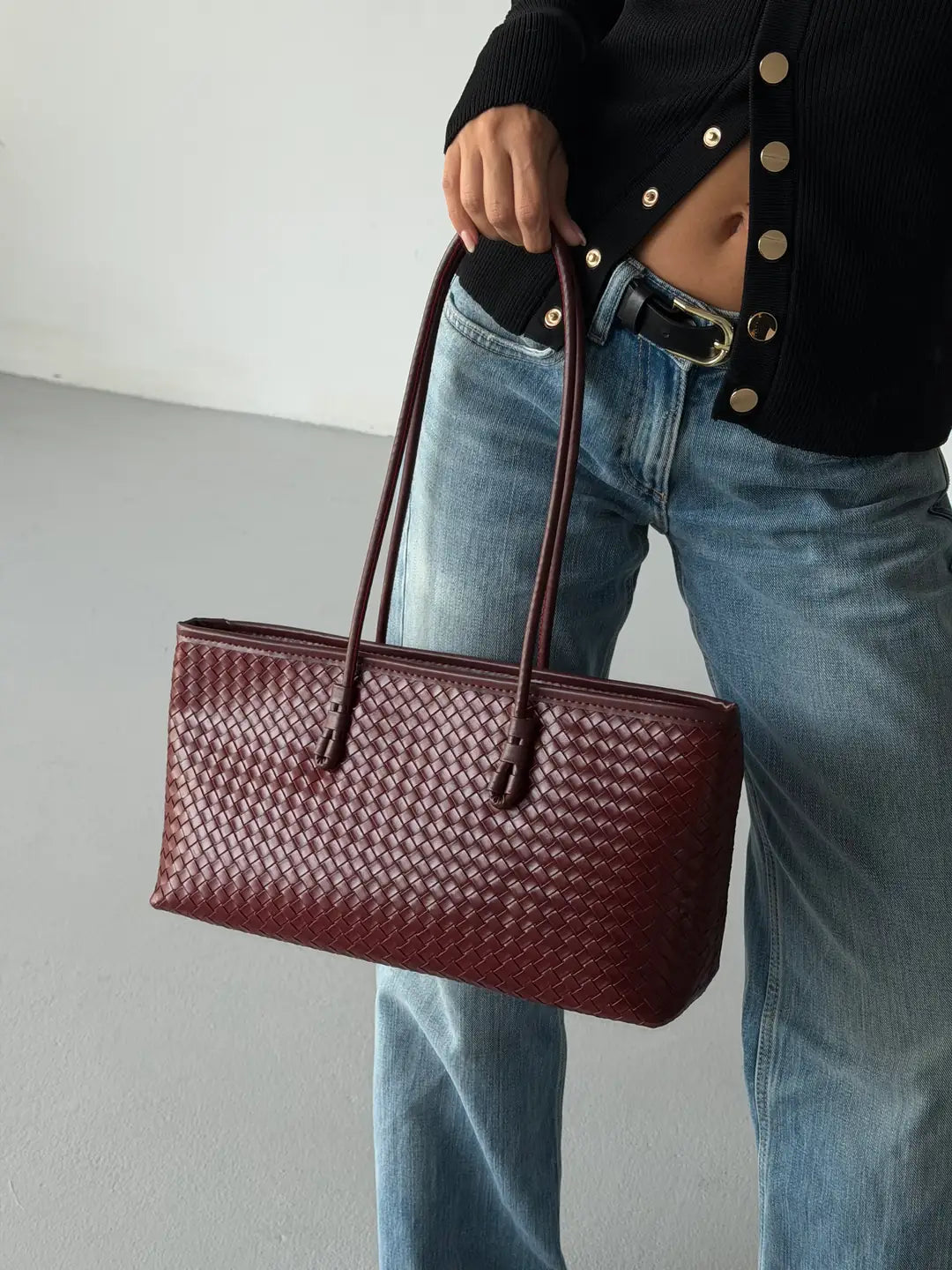 شنتة كتف جلد مبزر