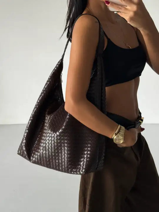 شنتة كتف جلد مبزر