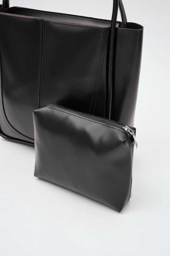 شنتة كتف جلد مع شنتة مكياج صغيرة